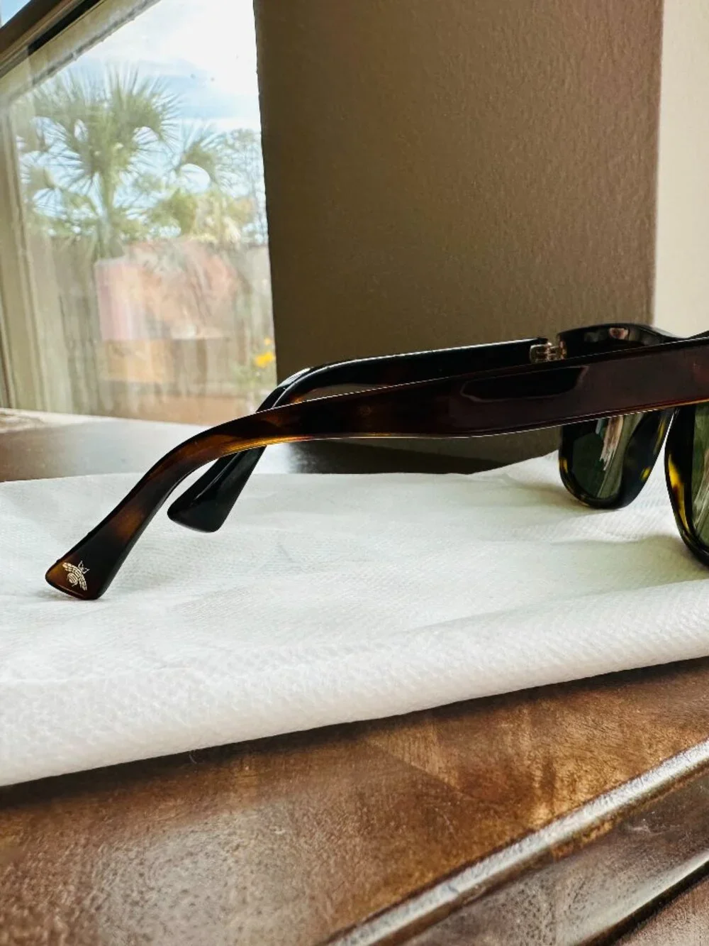 Gucci Tortoise Shell Sunglasses – Iconic Gold Bee Logo GG0034S - Picture 11 of 12